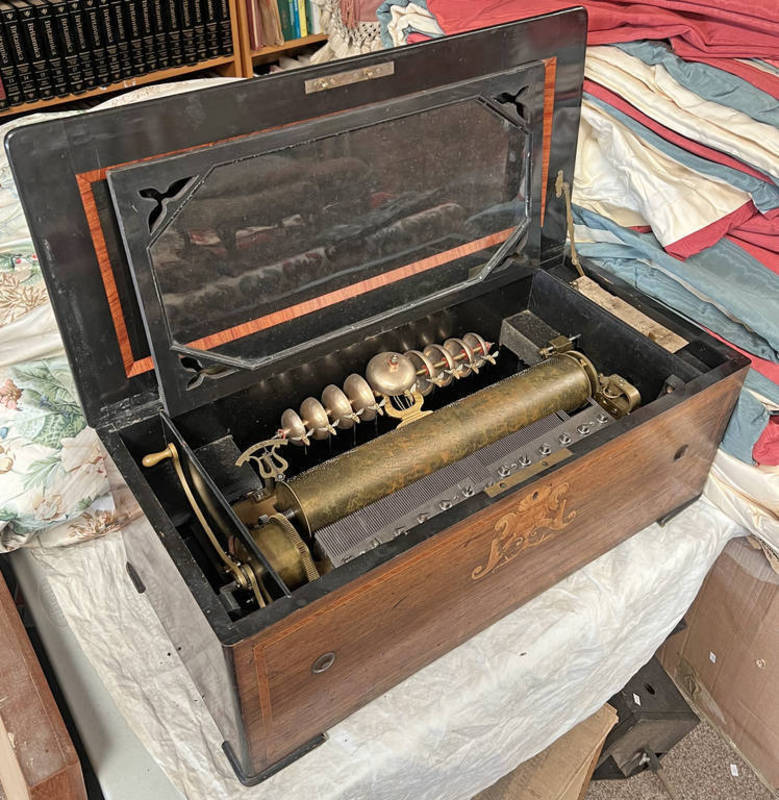 19TH CENTURY INLAID WALNUT CASED MUSIC BOX PLAYING ON BELLS (AF), 70.