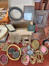 SELECTION OF VARIOUS PHOTOGRAPH FRAMES ETC EXAMPLES INCLUDE SILVER, GILT METAL,