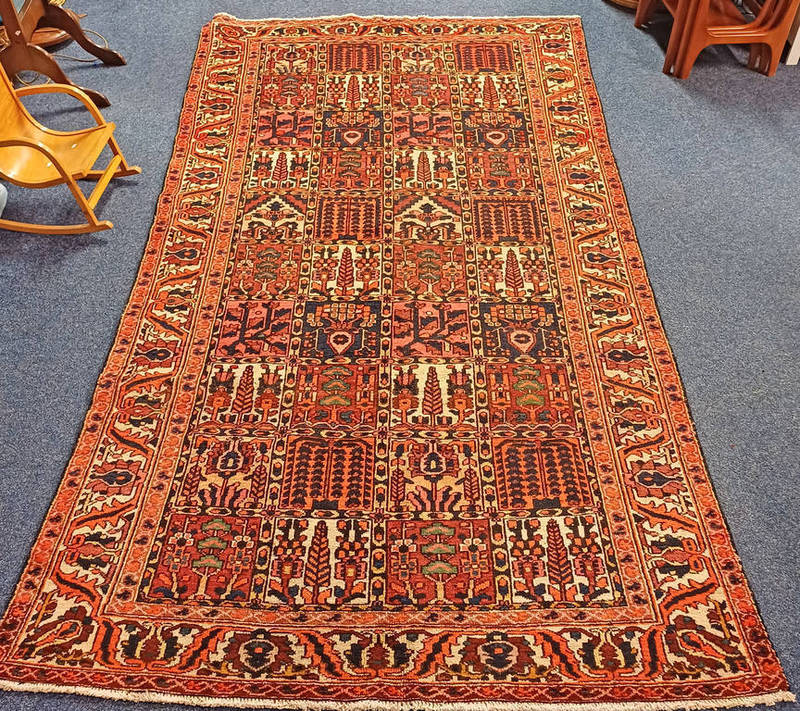 HAND WOVEN PERSIAN BAKHTAIR VILLAGE CARPET WITH TRADITION PERSIAN PANEL DESIGN,