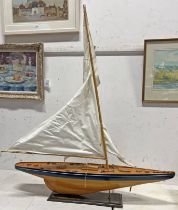 MODEL POND YACHT WITH SAIL ON STAND,