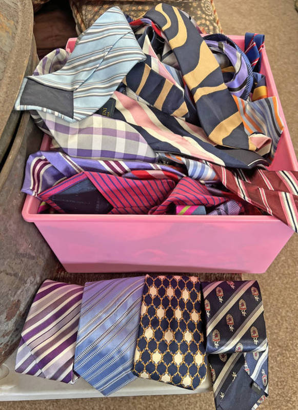 LARGE SELECTION OF MENS NECK TIES TO INCLUDE MAKERS SUCH AS SLATERS, BALMAIN, BAULMER,