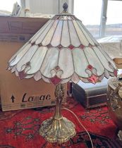 LEADED GLASS TIFFANY STYLE TABLE LAMP,