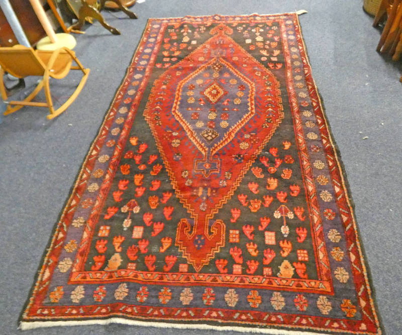 IRANIAN VILLAGE RUG DIAMOND MEDALLION DESIGN ALL OVER,