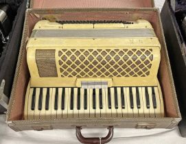 LA TOSCA SALERNO ACCORDION IN CASE