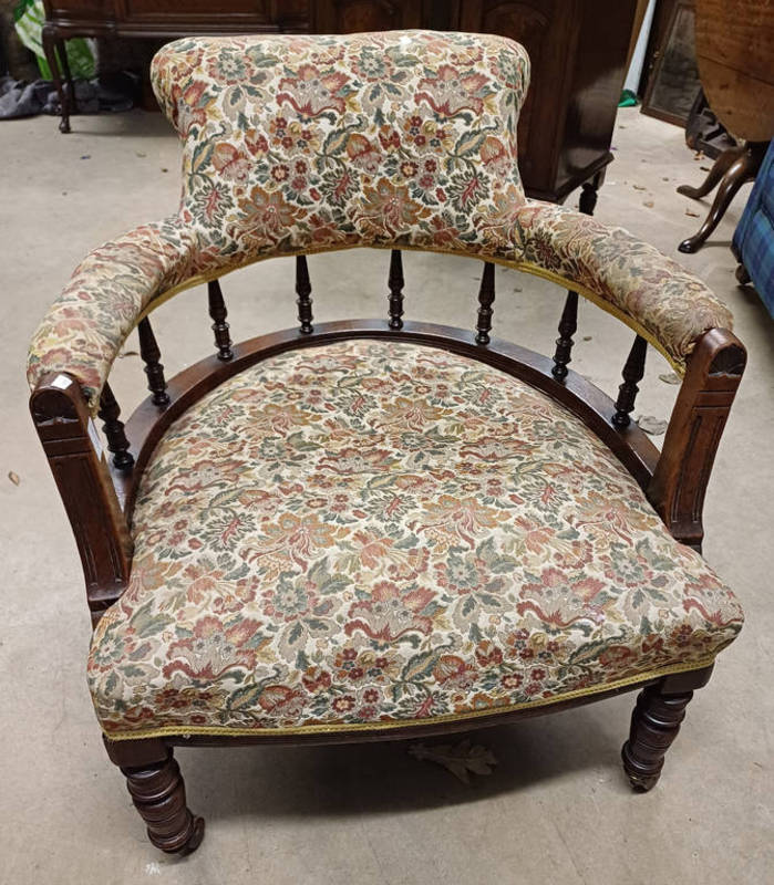 LATE 19TH CENTURY MAHOGANY FRAMED TUB CHAIR ON TURNED SUPPORTS