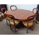 20TH CENTURY MAHOGANY PEDESTAL EXTENDING KITCHEN TABLE & SET OF 5 BALLOON BACK CHAIRS.