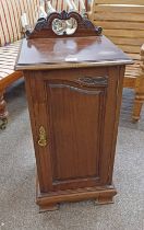 EARLY 20TH CENTURY MAHOGANY BEDSIDE CABINET,