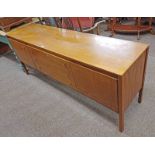 MID 20TH CENTURY TEAK SIDEBOARD WITH 3 CENTRALLY SET LONG DRAWERS FLANKED BY 2 PANEL DOORS,