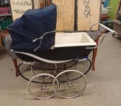 SILVER CROSS PRAM