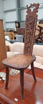 EARLY 20TH CENTURY OAK SPINNING CHAIR WITH CARVED OAK TREE DECORATION ON SPLAYED SUPPORTS,