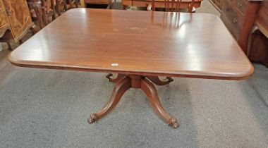 19TH CENTURY MAHOGANY PEDESTAL TABLE WITH 4 SPREADING SUPPORTS.
