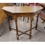 EARLY 20TH CENTURY OAK SIDE TABLE ON TURNED SUPPORTS WITH UNDERSTRETCHER,