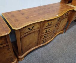 LATE 20TH CENTURY INLAID YEW SIDEBOARD WITH SHAPED FRONT & FOUR CENTRALLY SET DRAWERS FLANKED ON