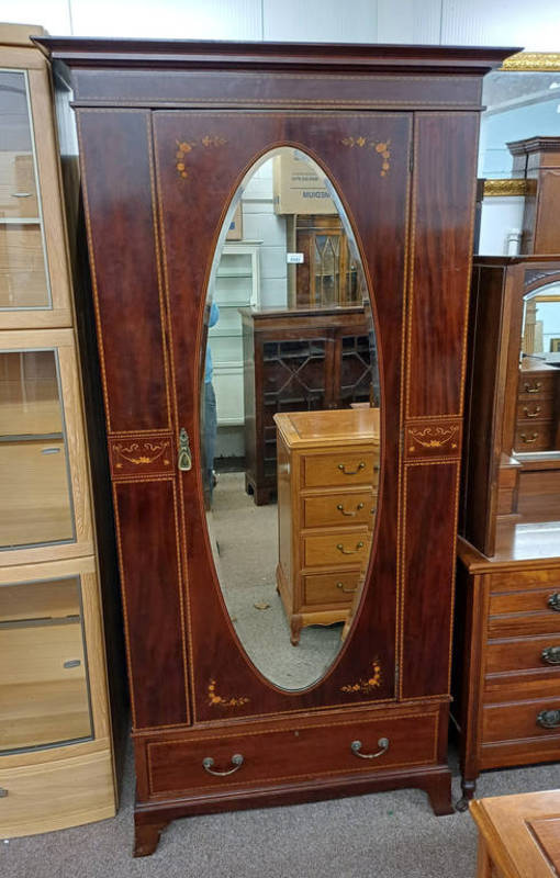 20TH CENTURY INLAID MAHOGANY SINGLE MIRROR DOOR WARDROBE WITH SINGLE DRAWER TO BASE.