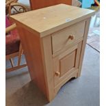 21ST CENTURY BEECH BEDSIDE CABINET WITH SINGLE DRAWER OVER PANEL DOOR