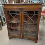 EARLY 20TH CENTURY MAHOGANY BOOKCASE WITH 2 ASTRAGAL GLASS PANEL DOORS OPENING TO ADJUSTABLE