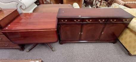 INLAID MAHOGANY SIDEBOARD & CENTRE PEDESTAL DROP LEAF DINING TABLE