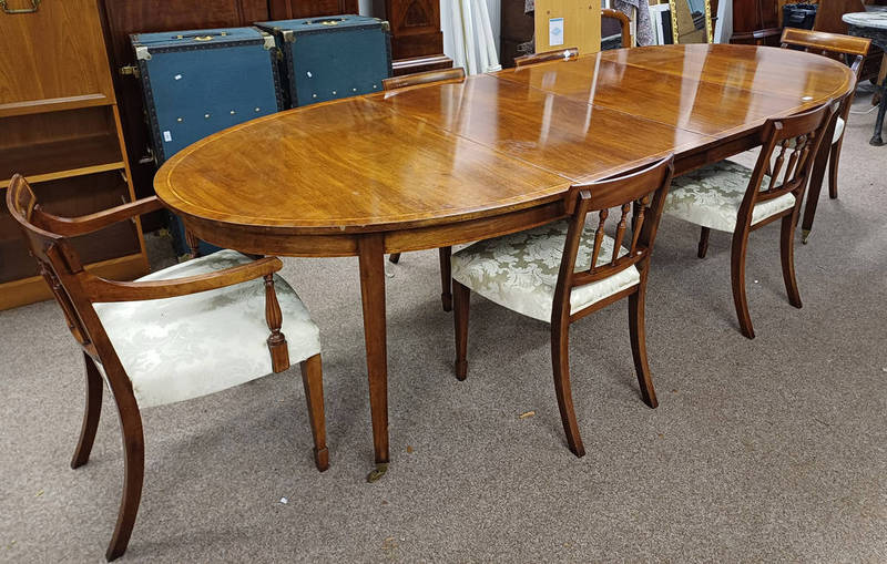 LATE 19TH CENTURY MAHOGANY DINING TABLE WITH 2 LEAF INSERTS ON SQUARE TAPERED SUPPORTS WITH BOXWOOD