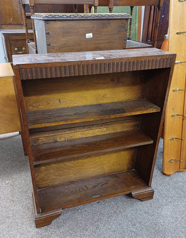 OAK OPEN BOOKCASE WITH ADJUSTABLE SHELVES ON BRACKET SUPPORTS,