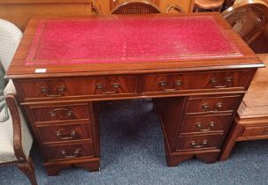 20TH CENTURY MAHOGANY TWIN PEDESTAL DESK WITH LEATHER INSET TOP & 2 FRIEZE DRAWERS OVER 2 STACKS OF