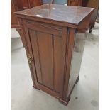 LATE 19TH/EARLY 20TH CENTURY MAHOGANY SINGLE DOOR BEDSIDE CABINET