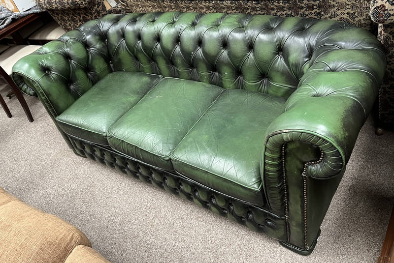 GREEN LEATHER BUTTON BACK CHESTERFIELD SETTEE