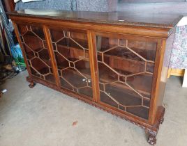 19TH CENTURY MAHOGANY BOOKCASE WITH 3 ASTRAGAL GLASS PANEL DOORS ON BRACKET SUPPORTS