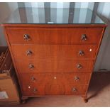 20TH CENTURY MAHOGANY CHEST OF 5 DRAWERS ON SHORT QUEEN ANNE SUPPORTS - 102 CM TALL X 78 CM WIDE