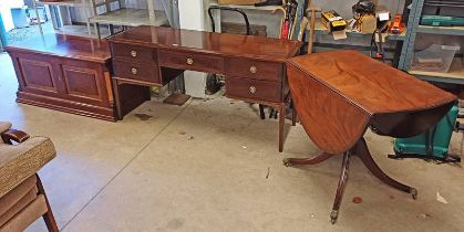 MAHOGANY DRESSING TABLE WITH 5 DRAWERS,