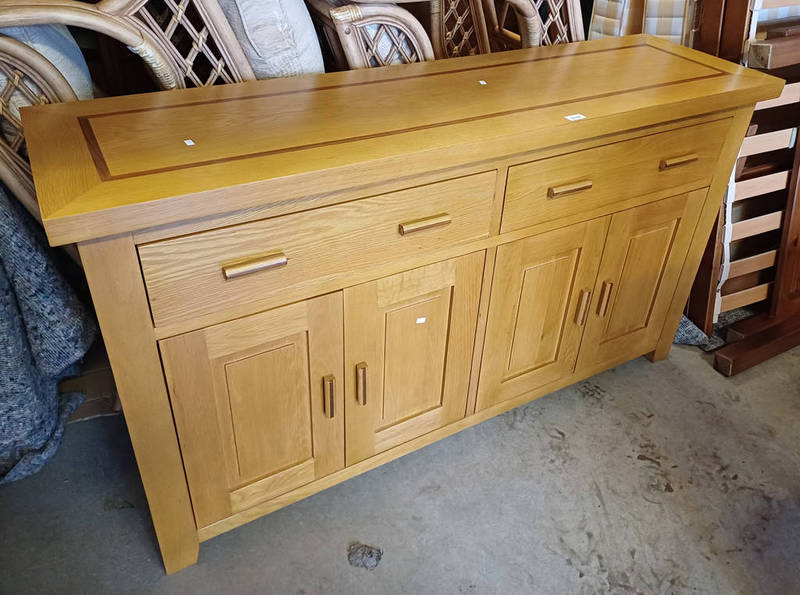 MORRIS FURNITURE OAK SIDEBOARD WITH INSET TOP & 2 DRAWERS OVER 4 PANEL DOORS .