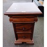 MAHOGANY BEDSIDE CHEST WITH 2 DRAWERS WITH SHALLOW DRAWER ABOVE - 65 CM TALL X 40 CM WIDE