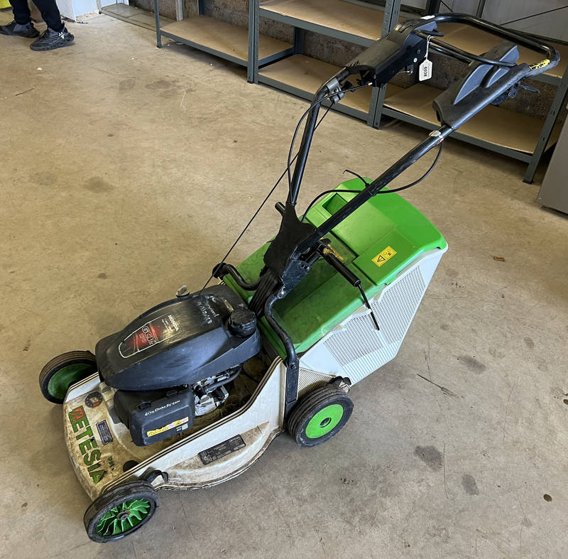 2021 18" ETESIA PRO46 PHTS WITH GRASS BOX 4.