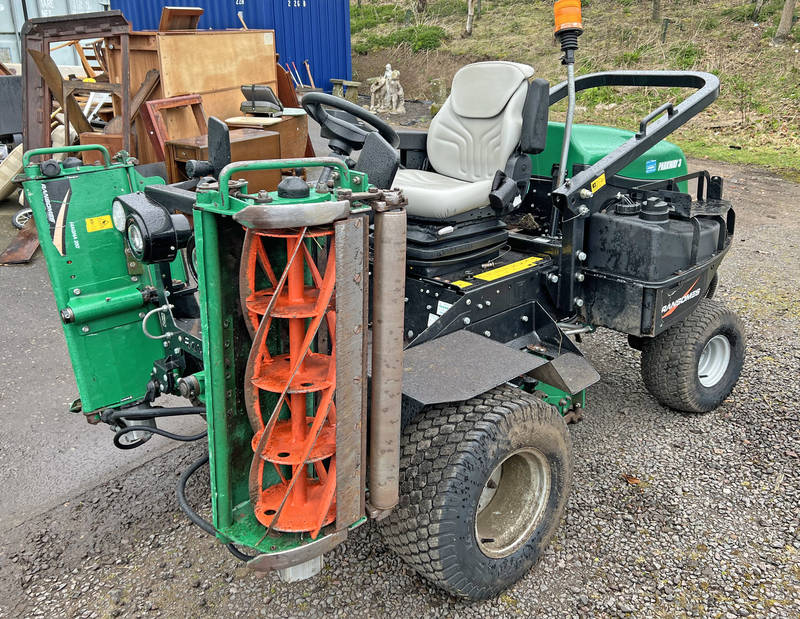 2017 RANSOMES PARKWAY 2250 (SF17 DFU) 38HP ROAD REGISTERED DIESEL THREE UNIT RIDE ON CYLINDER MOWER