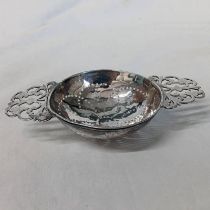 GEORGE I SILVER LEMON STRAINER WITH PIERCED HANDLES POSSIBLY BY THOMAS ALLEN, LONDON 1717 - 14.