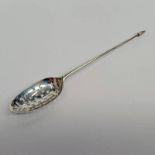 18TH CENTURY SILVER MOTE SPOON BY ELIAS CACHART, LONDON, CIRCA 1750 - 13.