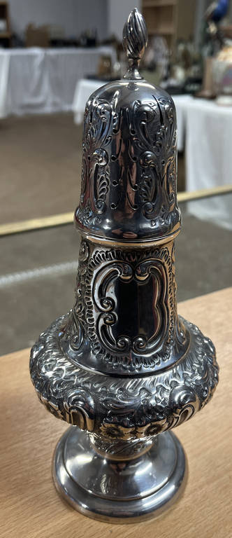 LARGE SILVER SUGAR CASTER WITH EMBOSSED DECORATION BY WILLIAM MAMMATT & SON, - Image 3 of 7