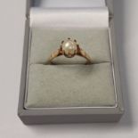 9CT GOLD PEARL SET RING - 2.