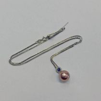 18CT GOLD SAPPHIRE, DIAMOND & CULTURED PEARL PENDANT ON 18CT GOLD CHAIN.