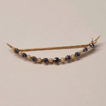 GOLD PEARL & SAPPHIRE CRESCENT BROOCH - 6CM LONG, 4.