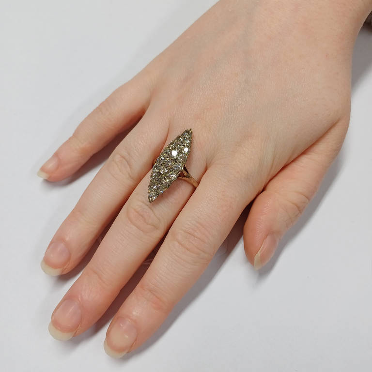 18CT GOLD DIAMOND CLUSTER NAVETTE SHAPED RING, THE CUSHION & CIRCULAR DIAMONDS VERY APPROX. 1. - Image 3 of 3