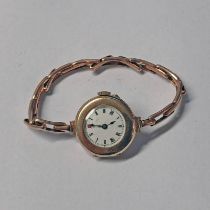 9CT GOLD WRISTWATCH MARKED 15 JEWELS SWISS MADE ON BRACELET - MARKED 9CT, TOTAL WEIGHT 19.