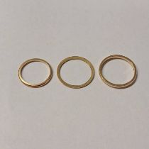 9CT GOLD WEDDING RING 2G & 9CT GOLD BANDS,