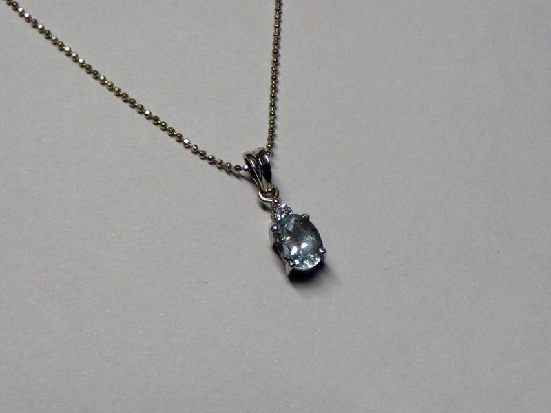 18CT GOLD AQUAMARINE & DIAMOND PENDANT ON AN 18CT GOLD CHAIN, PENDANT 1.