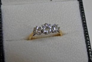 18CT GOLD 3-STONE DIAMOND SET RING, THE BRILLIANT CUT DIAMONDS APPROX. 1.