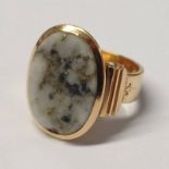 19TH CENTURY GOLD HARDSTONE SIGNET RING - 11.