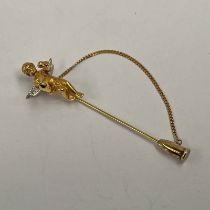 18K GOLD CHERUB PIN BROOCH WITH DIAMOND SET WINGS. - 6.