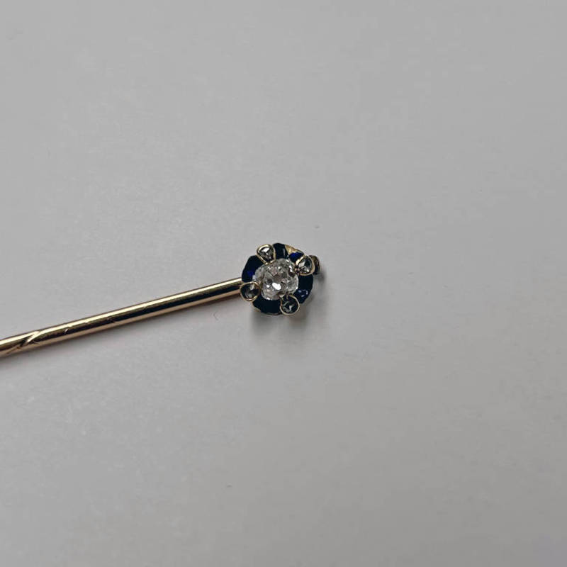 LATE 19TH OR EARLY 20TH CENTURY DIAMOND & ENAMEL STICK PIN, THE CUSHION SHAPED DIAMOND APPROX. 0.