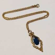 9CT GOLD HARDSTONE PENDANT ON A 9CT GOLD CHAIN - 6.