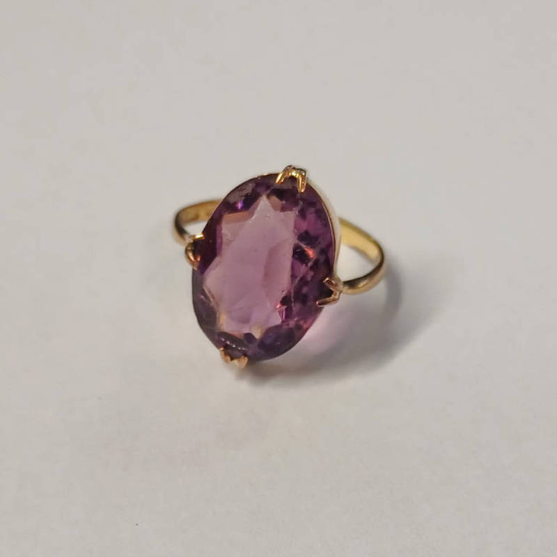 VICTORIAN 22CT GOLD AMETHYST SET RING, LONDON 1875 - 4.