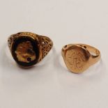 9CT GOLD SIGNET RING & 9CT GOLD CRESTED RING - 7.